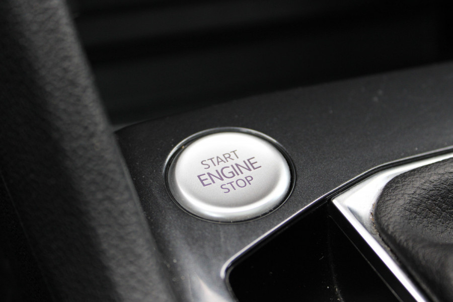 Volkswagen Tiguan Allspace 1.5 TSI R-Line 7p. | Panoramadak | Trekhaak | Navigatie | Adaptieve cruise Volkswagen Tiguan Allspace 1.5 TSI R-Line 7p. | Panoramadak | Trekhaak | Navigatie | Adaptieve cruise