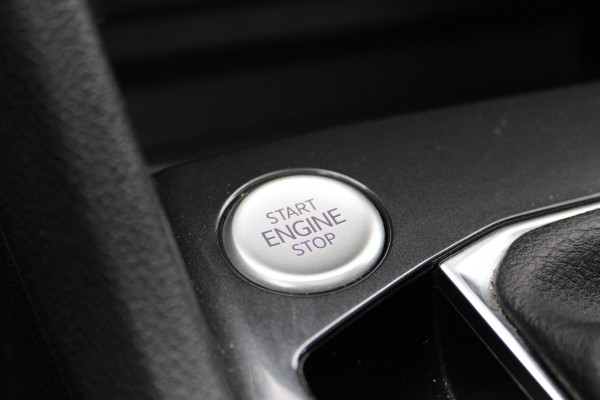 Volkswagen Tiguan Allspace 1.5 TSI R-Line 7p. | Panoramadak | Trekhaak | Navigatie | Adaptieve cruise Volkswagen Tiguan Allspace 1.5 TSI R-Line 7p. | Panoramadak | Trekhaak | Navigatie | Adaptieve cruise