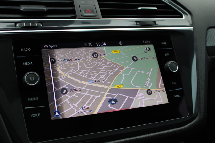 Volkswagen Tiguan Allspace 1.5 TSI R-Line 7p. | Panoramadak | Trekhaak | Navigatie | Adaptieve cruise Volkswagen Tiguan Allspace 1.5 TSI R-Line 7p. | Panoramadak | Trekhaak | Navigatie | Adaptieve cruise