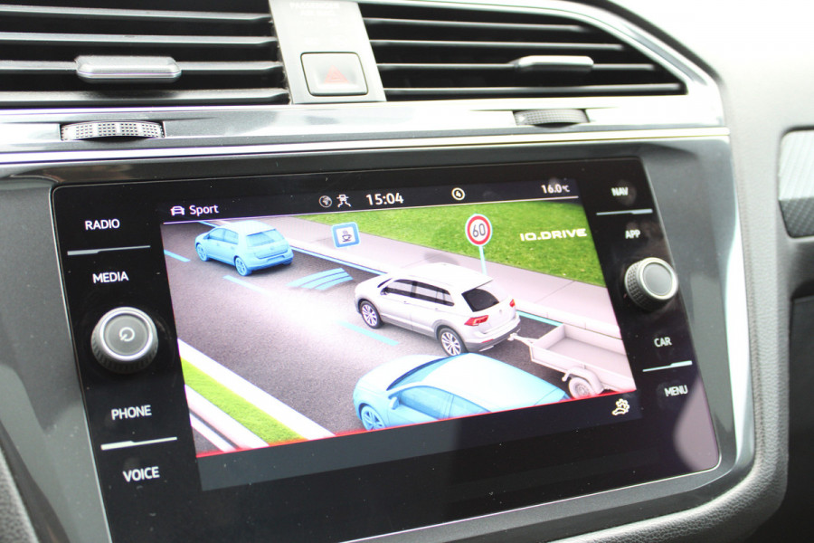 Volkswagen Tiguan Allspace 1.5 TSI R-Line 7p. | Panoramadak | Trekhaak | Navigatie | Adaptieve cruise Volkswagen Tiguan Allspace 1.5 TSI R-Line 7p. | Panoramadak | Trekhaak | Navigatie | Adaptieve cruise