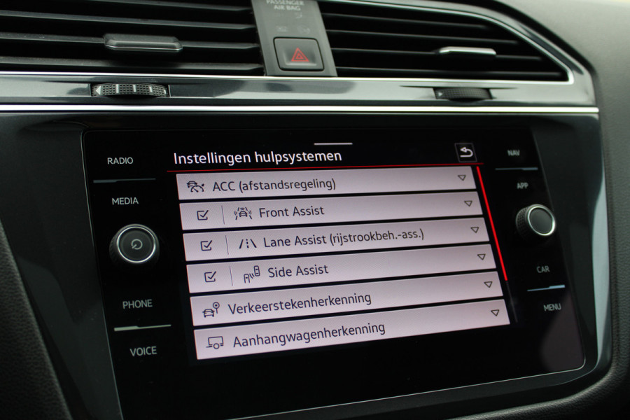 Volkswagen Tiguan Allspace 1.5 TSI R-Line 7p. | Panoramadak | Trekhaak | Navigatie | Adaptieve cruise Volkswagen Tiguan Allspace 1.5 TSI R-Line 7p. | Panoramadak | Trekhaak | Navigatie | Adaptieve cruise