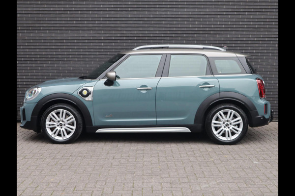 MINI Countryman Cooper S E ALL4 Classic Automaat / Panoramadak / Stuurwielverwarming / Harman Kardon / LED / MINI Navigatiesysteem / 17 Inch / Sportstoelen / Trekhaak / Lichtpakket
