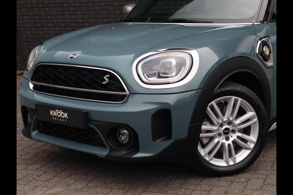 MINI Countryman Cooper S E ALL4 Classic Automaat / Panoramadak / Stuurwielverwarming / Harman Kardon / LED / MINI Navigatiesysteem / 17 Inch / Sportstoelen / Trekhaak / Lichtpakket