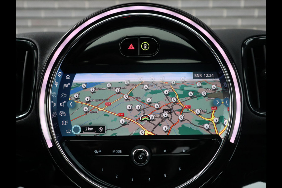 MINI Countryman Cooper S E ALL4 Classic Automaat / Panoramadak / Stuurwielverwarming / Harman Kardon / LED / MINI Navigatiesysteem / 17 Inch / Sportstoelen / Trekhaak / Lichtpakket