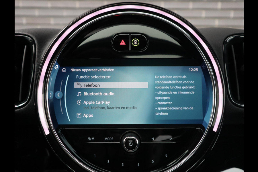 MINI Countryman Cooper S E ALL4 Classic Automaat / Panoramadak / Stuurwielverwarming / Harman Kardon / LED / MINI Navigatiesysteem / 17 Inch / Sportstoelen / Trekhaak / Lichtpakket