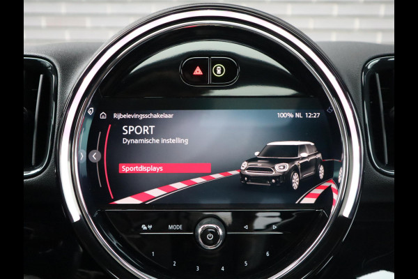 MINI Countryman Cooper S E ALL4 Classic Automaat / Panoramadak / Stuurwielverwarming / Harman Kardon / LED / MINI Navigatiesysteem / 17 Inch / Sportstoelen / Trekhaak / Lichtpakket