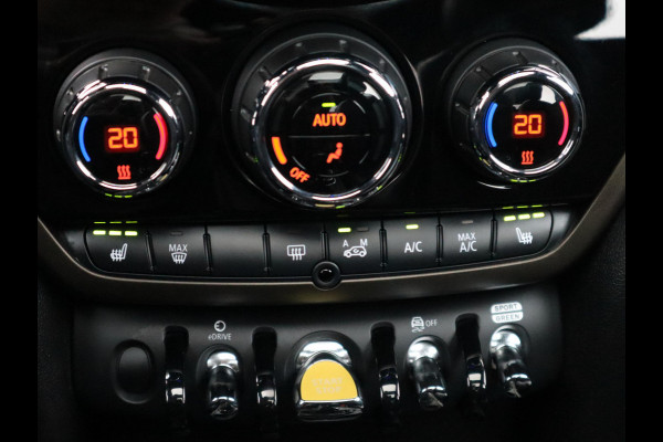 MINI Countryman Cooper S E ALL4 Classic Automaat / Panoramadak / Stuurwielverwarming / Harman Kardon / LED / MINI Navigatiesysteem / 17 Inch / Sportstoelen / Trekhaak / Lichtpakket