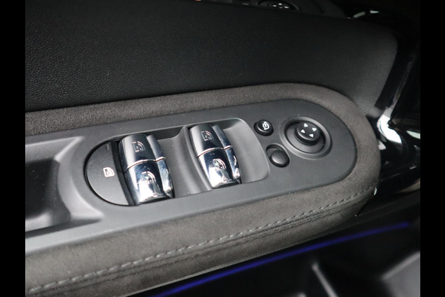 MINI Countryman Cooper S E ALL4 Classic Automaat / Panoramadak / Stuurwielverwarming / Harman Kardon / LED / MINI Navigatiesysteem / 17 Inch / Sportstoelen / Trekhaak / Lichtpakket