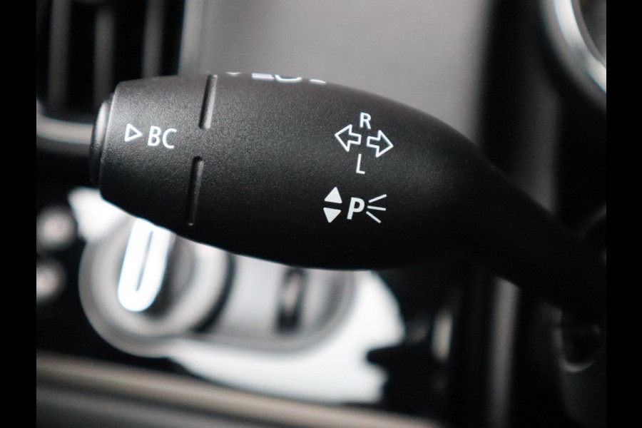 MINI Countryman Cooper S E ALL4 Classic Automaat / Panoramadak / Stuurwielverwarming / Harman Kardon / LED / MINI Navigatiesysteem / 17 Inch / Sportstoelen / Trekhaak / Lichtpakket