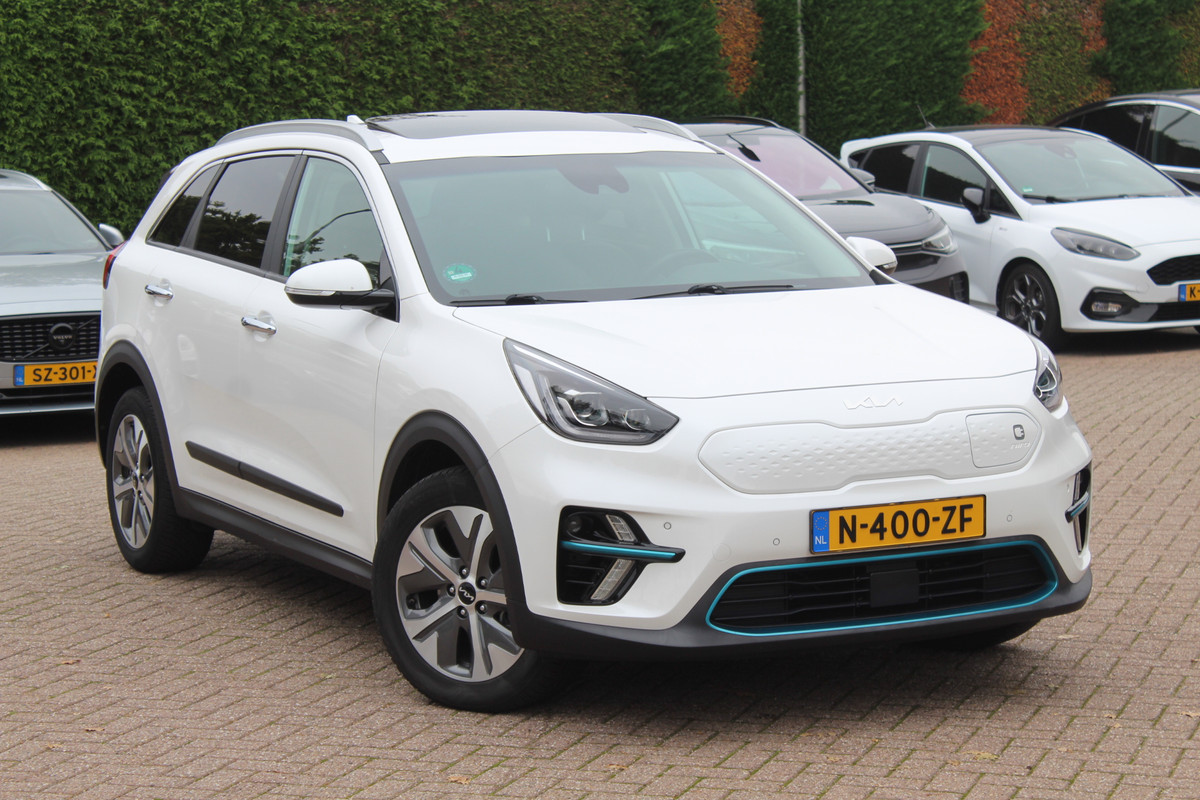 Kia e-Niro DynamicPlusLine 64 kWh 61.834 km 1e Eigenaar Nl Auto! / SoH 97.3% / Camera / Schuifdak / Leder / Keyless / Navigatie / Dodehoek / DAB / Cruise Control Kia e-Niro DynamicPlusLine 64 kWh 61.834 km 1e Eigenaar Nl Auto! / SoH 97.3% / Camera / Schuifdak / Leder / Keyless / Navigatie / Dodehoek / DAB / Cruise Control