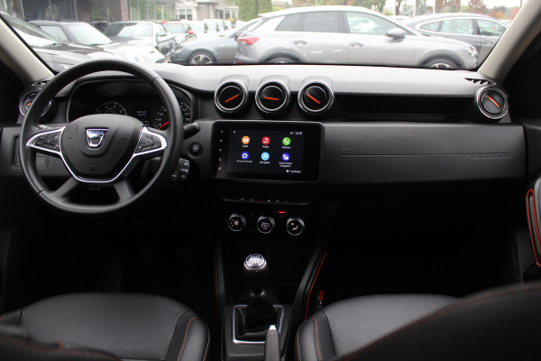 Dacia Duster 1.0 TCe 100 Bi-Fuel Journey / Full option! / Trekhaak / Camera / Half leder / 17'' / Keyless / Navigatie / DAB / Stoelverwarming / Cruise Control