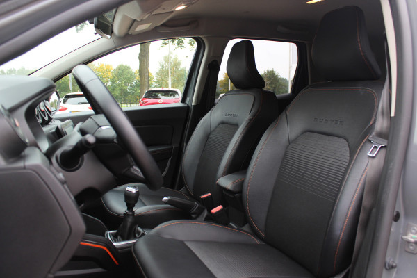 Dacia Duster 1.0 TCe 100 Bi-Fuel Journey / Full option! / Trekhaak / Camera / Half leder / 17'' / Keyless / Navigatie / DAB / Stoelverwarming / Cruise Control