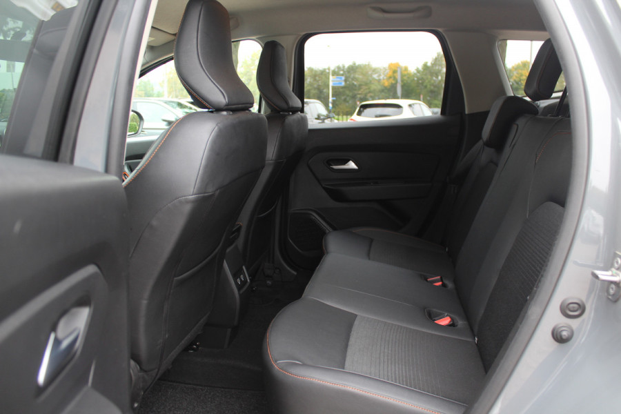 Dacia Duster 1.0 TCe 100 Bi-Fuel Journey / Full option! / Trekhaak / Camera / Half leder / 17'' / Keyless / Navigatie / DAB / Stoelverwarming / Cruise Control