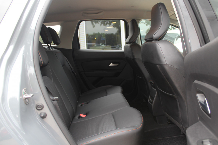 Dacia Duster 1.0 TCe 100 Bi-Fuel Journey / Full option! / Trekhaak / Camera / Half leder / 17'' / Keyless / Navigatie / DAB / Stoelverwarming / Cruise Control