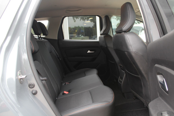 Dacia Duster 1.0 TCe 100 Bi-Fuel Journey / Full option! / Trekhaak / Camera / Half leder / 17'' / Keyless / Navigatie / DAB / Stoelverwarming / Cruise Control