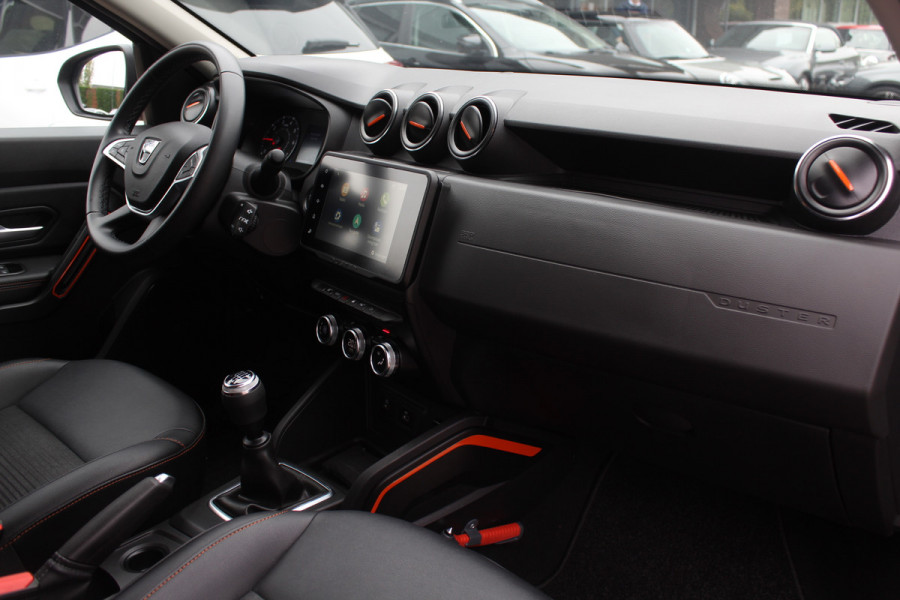 Dacia Duster 1.0 TCe 100 Bi-Fuel Journey / Full option! / Trekhaak / Camera / Half leder / 17'' / Keyless / Navigatie / DAB / Stoelverwarming / Cruise Control