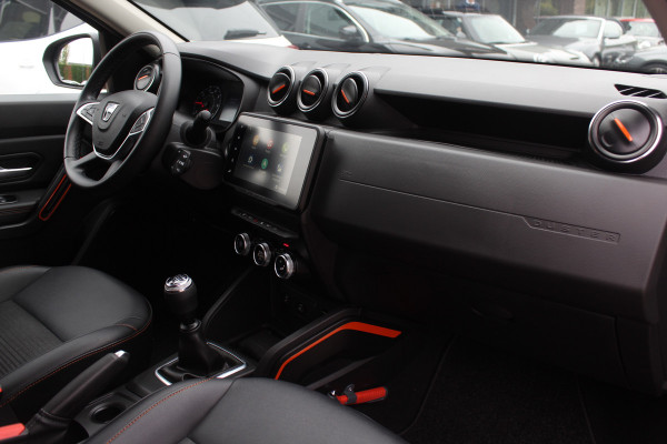 Dacia Duster 1.0 TCe 100 Bi-Fuel Journey / Full option! / Trekhaak / Camera / Half leder / 17'' / Keyless / Navigatie / DAB / Stoelverwarming / Cruise Control