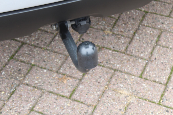 Dacia Duster 1.0 TCe 100 Bi-Fuel Journey / Full option! / Trekhaak / Camera / Half leder / 17'' / Keyless / Navigatie / DAB / Stoelverwarming / Cruise Control