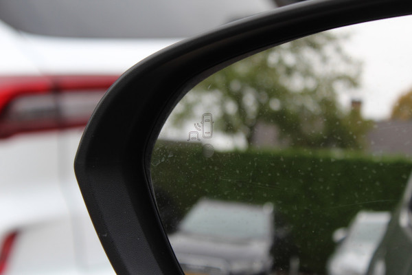 Dacia Duster 1.0 TCe 100 Bi-Fuel Journey / Full option! / Trekhaak / Camera / Half leder / 17'' / Keyless / Navigatie / DAB / Stoelverwarming / Cruise Control