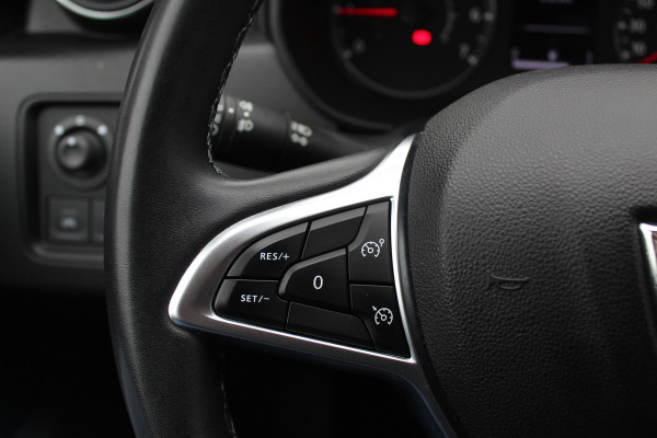 Dacia Duster 1.0 TCe 100 Bi-Fuel Journey / Full option! / Trekhaak / Camera / Half leder / 17'' / Keyless / Navigatie / DAB / Stoelverwarming / Cruise Control