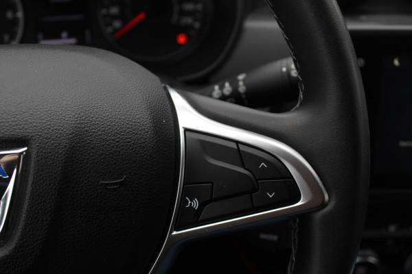 Dacia Duster 1.0 TCe 100 Bi-Fuel Journey / Full option! / Trekhaak / Camera / Half leder / 17'' / Keyless / Navigatie / DAB / Stoelverwarming / Cruise Control