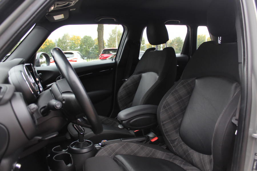 MINI Mini 2.0 Cooper S Pepper / Navigatie / Half leder / Parkeerhulp / Keyless / 17'' / Cruise Control