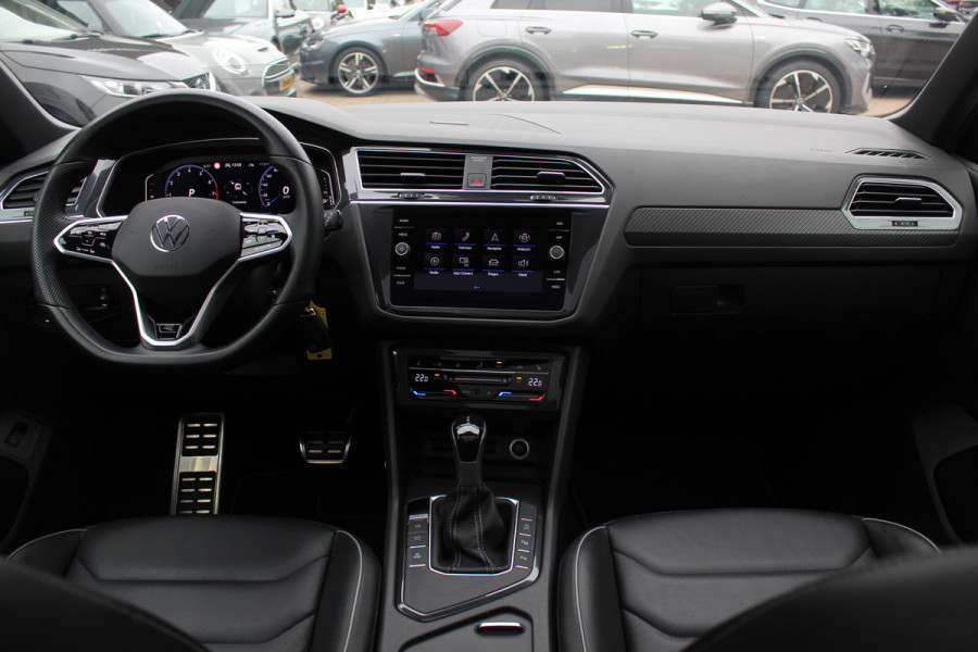 Volkswagen Tiguan 1.5 TSI R-Line Business+ / Trekhaak / Panoramadak / 360Camera / Head-up / Leder / 20'' / Memory seats / Dodehoek / Navigatie / Stoelverwarming 4x / Stuurverwarming / DAB / ACC Volkswagen Tiguan 1.5 TSI R-Line Business+ / Trekhaak / Panoramadak / 360Camera / Head-up / Leder / 20'' / Memory seats / Dodehoek / Navigatie / Stoelverwarming 4x / Stuurverwarming / DAB / ACC