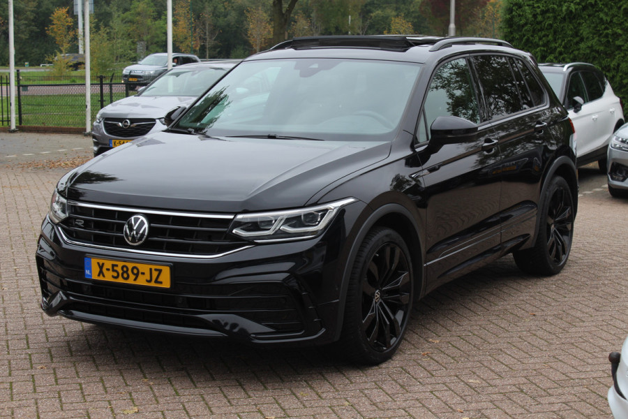 Volkswagen Tiguan 1.5 TSI R-Line Business+ / Trekhaak / Panoramadak / 360Camera / Head-up / Leder / 20'' / Memory seats / Dodehoek / Navigatie / Stoelverwarming 4x / Stuurverwarming / DAB / ACC Volkswagen Tiguan 1.5 TSI R-Line Business+ / Trekhaak / Panoramadak / 360Camera / Head-up / Leder / 20'' / Memory seats / Dodehoek / Navigatie / Stoelverwarming 4x / Stuurverwarming / DAB / ACC