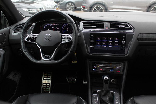 Volkswagen Tiguan 1.5 TSI R-Line Business+ / Trekhaak / Panoramadak / 360Camera / Head-up / Leder / 20'' / Memory seats / Dodehoek / Navigatie / Stoelverwarming 4x / Stuurverwarming / DAB / ACC Volkswagen Tiguan 1.5 TSI R-Line Business+ / Trekhaak / Panoramadak / 360Camera / Head-up / Leder / 20'' / Memory seats / Dodehoek / Navigatie / Stoelverwarming 4x / Stuurverwarming / DAB / ACC