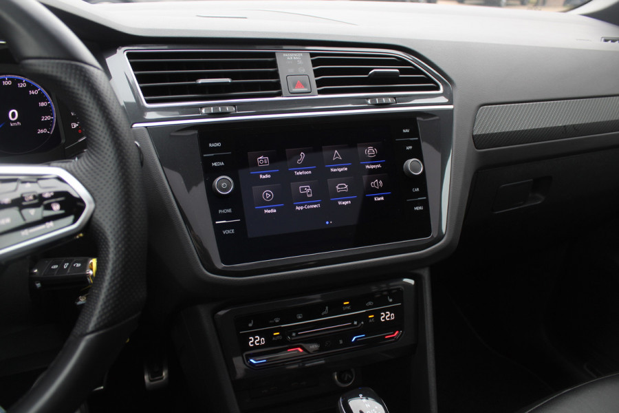 Volkswagen Tiguan 1.5 TSI R-Line Business+ / Trekhaak / Panoramadak / 360Camera / Head-up / Leder / 20'' / Memory seats / Dodehoek / Navigatie / Stoelverwarming 4x / Stuurverwarming / DAB / ACC Volkswagen Tiguan 1.5 TSI R-Line Business+ / Trekhaak / Panoramadak / 360Camera / Head-up / Leder / 20'' / Memory seats / Dodehoek / Navigatie / Stoelverwarming 4x / Stuurverwarming / DAB / ACC