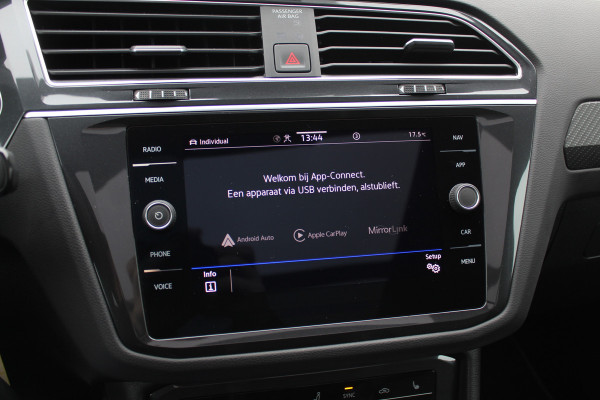 Volkswagen Tiguan 1.5 TSI R-Line Business+ / Trekhaak / Panoramadak / 360Camera / Head-up / Leder / 20'' / Memory seats / Dodehoek / Navigatie / Stoelverwarming 4x / Stuurverwarming / DAB / ACC Volkswagen Tiguan 1.5 TSI R-Line Business+ / Trekhaak / Panoramadak / 360Camera / Head-up / Leder / 20'' / Memory seats / Dodehoek / Navigatie / Stoelverwarming 4x / Stuurverwarming / DAB / ACC