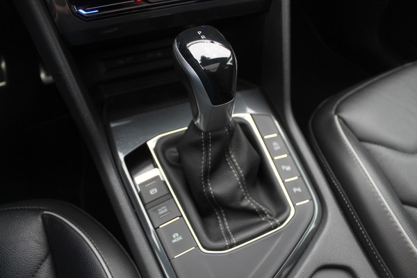 Volkswagen Tiguan 1.5 TSI R-Line Business+ / Trekhaak / Panoramadak / 360Camera / Head-up / Leder / 20'' / Memory seats / Dodehoek / Navigatie / Stoelverwarming 4x / Stuurverwarming / DAB / ACC Volkswagen Tiguan 1.5 TSI R-Line Business+ / Trekhaak / Panoramadak / 360Camera / Head-up / Leder / 20'' / Memory seats / Dodehoek / Navigatie / Stoelverwarming 4x / Stuurverwarming / DAB / ACC