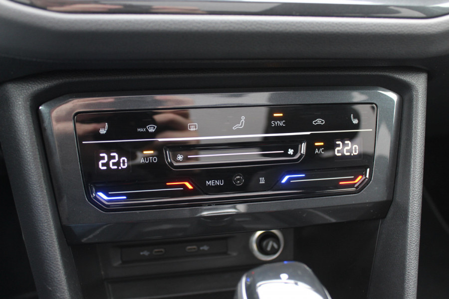 Volkswagen Tiguan 1.5 TSI R-Line Business+ / Trekhaak / Panoramadak / 360Camera / Head-up / Leder / 20'' / Memory seats / Dodehoek / Navigatie / Stoelverwarming 4x / Stuurverwarming / DAB / ACC Volkswagen Tiguan 1.5 TSI R-Line Business+ / Trekhaak / Panoramadak / 360Camera / Head-up / Leder / 20'' / Memory seats / Dodehoek / Navigatie / Stoelverwarming 4x / Stuurverwarming / DAB / ACC