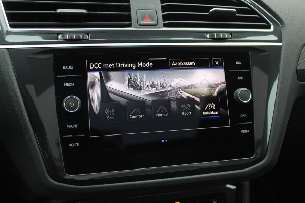 Volkswagen Tiguan 1.5 TSI R-Line Business+ / Trekhaak / Panoramadak / 360Camera / Head-up / Leder / 20'' / Memory seats / Dodehoek / Navigatie / Stoelverwarming 4x / Stuurverwarming / DAB / ACC Volkswagen Tiguan 1.5 TSI R-Line Business+ / Trekhaak / Panoramadak / 360Camera / Head-up / Leder / 20'' / Memory seats / Dodehoek / Navigatie / Stoelverwarming 4x / Stuurverwarming / DAB / ACC
