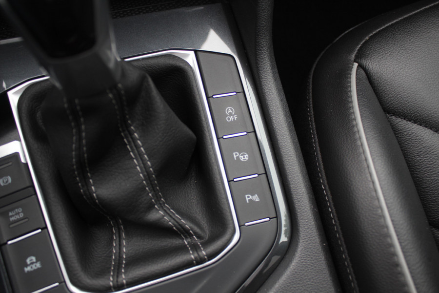 Volkswagen Tiguan 1.5 TSI R-Line Business+ / Trekhaak / Panoramadak / 360Camera / Head-up / Leder / 20'' / Memory seats / Dodehoek / Navigatie / Stoelverwarming 4x / Stuurverwarming / DAB / ACC Volkswagen Tiguan 1.5 TSI R-Line Business+ / Trekhaak / Panoramadak / 360Camera / Head-up / Leder / 20'' / Memory seats / Dodehoek / Navigatie / Stoelverwarming 4x / Stuurverwarming / DAB / ACC
