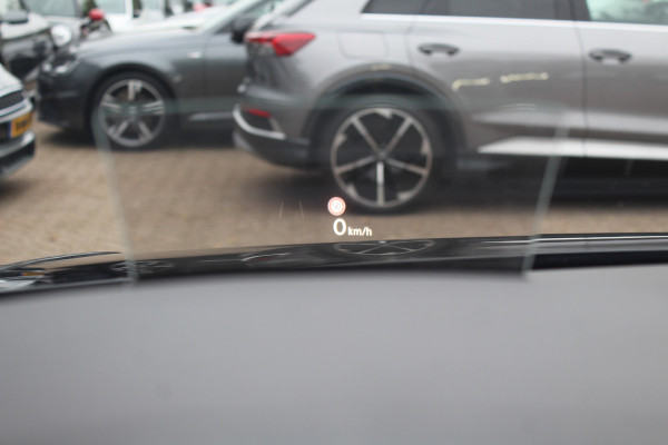 Volkswagen Tiguan 1.5 TSI R-Line Business+ / Trekhaak / Panoramadak / 360Camera / Head-up / Leder / 20'' / Memory seats / Dodehoek / Navigatie / Stoelverwarming 4x / Stuurverwarming / DAB / ACC Volkswagen Tiguan 1.5 TSI R-Line Business+ / Trekhaak / Panoramadak / 360Camera / Head-up / Leder / 20'' / Memory seats / Dodehoek / Navigatie / Stoelverwarming 4x / Stuurverwarming / DAB / ACC