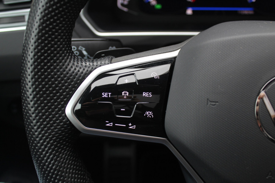 Volkswagen Tiguan 1.5 TSI R-Line Business+ / Trekhaak / Panoramadak / 360Camera / Head-up / Leder / 20'' / Memory seats / Dodehoek / Navigatie / Stoelverwarming 4x / Stuurverwarming / DAB / ACC Volkswagen Tiguan 1.5 TSI R-Line Business+ / Trekhaak / Panoramadak / 360Camera / Head-up / Leder / 20'' / Memory seats / Dodehoek / Navigatie / Stoelverwarming 4x / Stuurverwarming / DAB / ACC