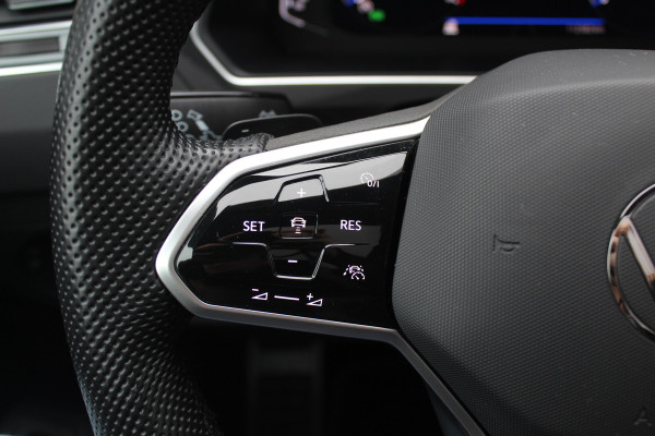 Volkswagen Tiguan 1.5 TSI R-Line Business+ / Trekhaak / Panoramadak / 360Camera / Head-up / Leder / 20'' / Memory seats / Dodehoek / Navigatie / Stoelverwarming 4x / Stuurverwarming / DAB / ACC Volkswagen Tiguan 1.5 TSI R-Line Business+ / Trekhaak / Panoramadak / 360Camera / Head-up / Leder / 20'' / Memory seats / Dodehoek / Navigatie / Stoelverwarming 4x / Stuurverwarming / DAB / ACC