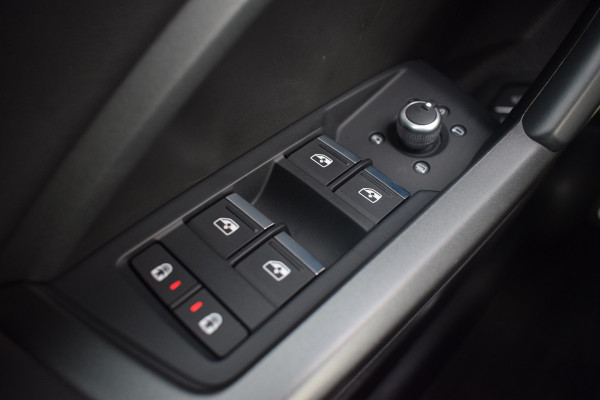 Audi Q3 Sportback 45 TFSI e S-line | Suzuka Grijs | Pano | Trekhaak | Keyless Audi Q3 Sportback 45 TFSI e S-line | Suzuka Grijs | Pano | Trekhaak | Keyless