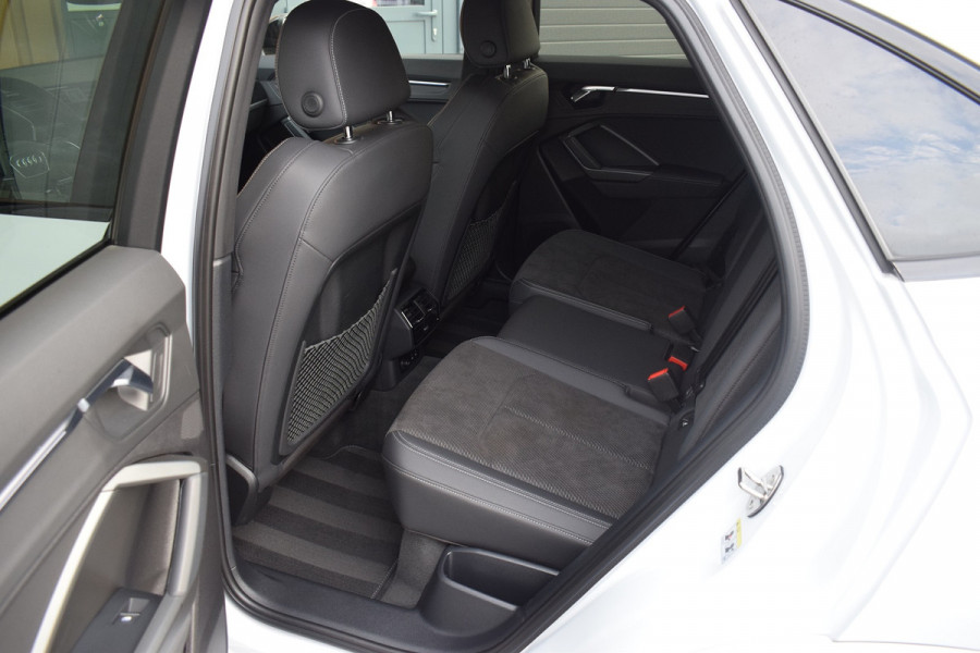 Audi Q3 Sportback 45 TFSI e S-line | Suzuka Grijs | Pano | Trekhaak | Keyless Audi Q3 Sportback 45 TFSI e S-line | Suzuka Grijs | Pano | Trekhaak | Keyless
