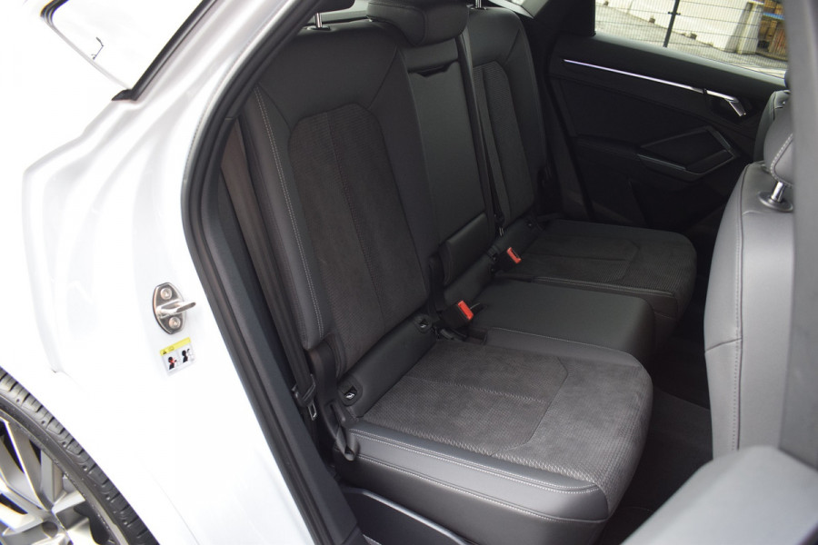 Audi Q3 Sportback 45 TFSI e S-line | Suzuka Grijs | Pano | Trekhaak | Keyless Audi Q3 Sportback 45 TFSI e S-line | Suzuka Grijs | Pano | Trekhaak | Keyless
