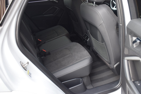 Audi Q3 Sportback 45 TFSI e S-line | Suzuka Grijs | Pano | Trekhaak | Keyless Audi Q3 Sportback 45 TFSI e S-line | Suzuka Grijs | Pano | Trekhaak | Keyless