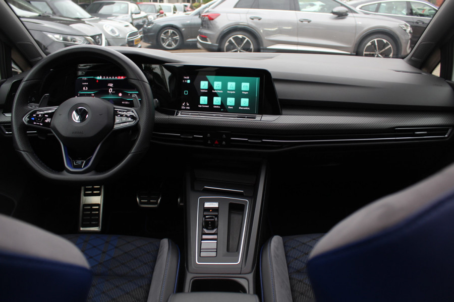 Volkswagen Golf 2.0 TSI R 4Motion / Panoramadak / Camera / Sportuitlaat / 19'' / Matrix LED / Keyless / CarPlay / Stoelverwarming / Dodehoek / DAB / ACC