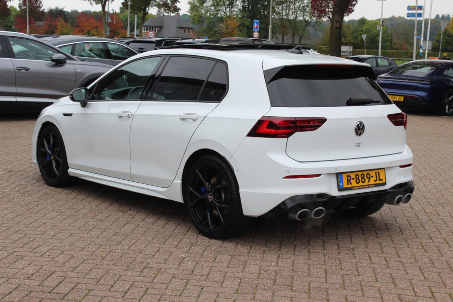 Volkswagen Golf 2.0 TSI R 4Motion / Panoramadak / Camera / Sportuitlaat / 19'' / Matrix LED / Keyless / CarPlay / Stoelverwarming / Dodehoek / DAB / ACC