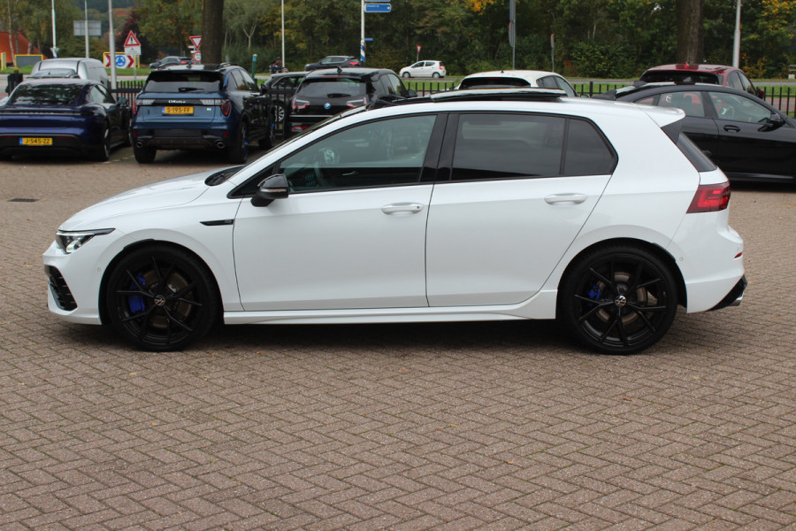 Volkswagen Golf 2.0 TSI R 4Motion / Panoramadak / Camera / Sportuitlaat / 19'' / Matrix LED / Keyless / CarPlay / Stoelverwarming / Dodehoek / DAB / ACC