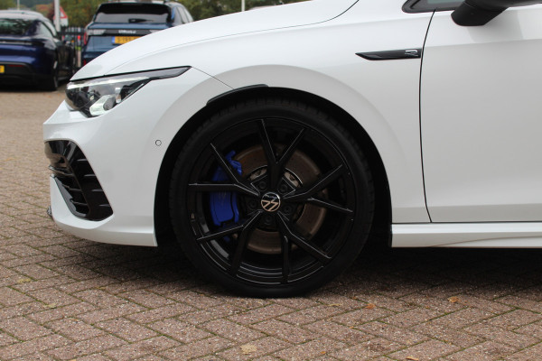 Volkswagen Golf 2.0 TSI R 4Motion / Panoramadak / Camera / Sportuitlaat / 19'' / Matrix LED / Keyless / CarPlay / Stoelverwarming / Dodehoek / DAB / ACC