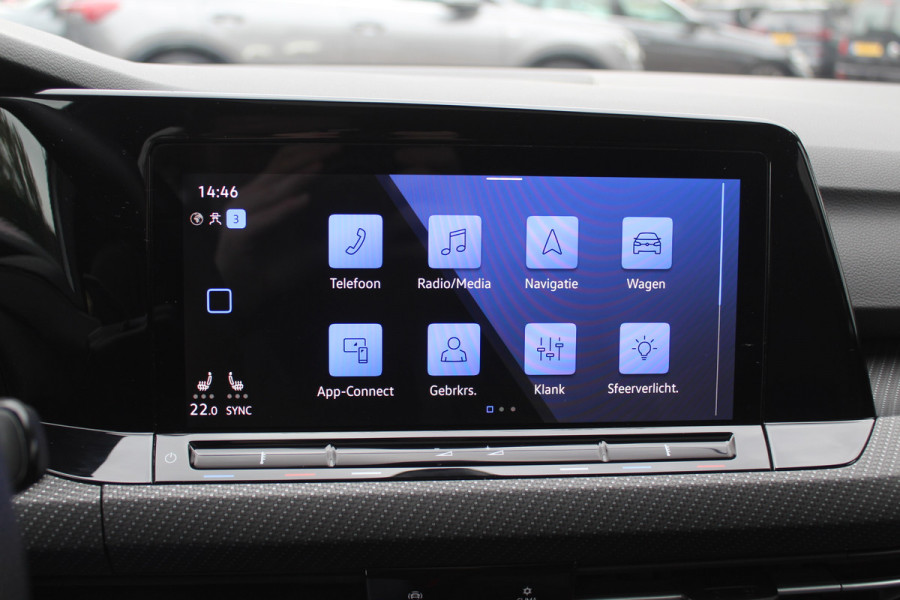 Volkswagen Golf 2.0 TSI R 4Motion / Panoramadak / Camera / Sportuitlaat / 19'' / Matrix LED / Keyless / CarPlay / Stoelverwarming / Dodehoek / DAB / ACC