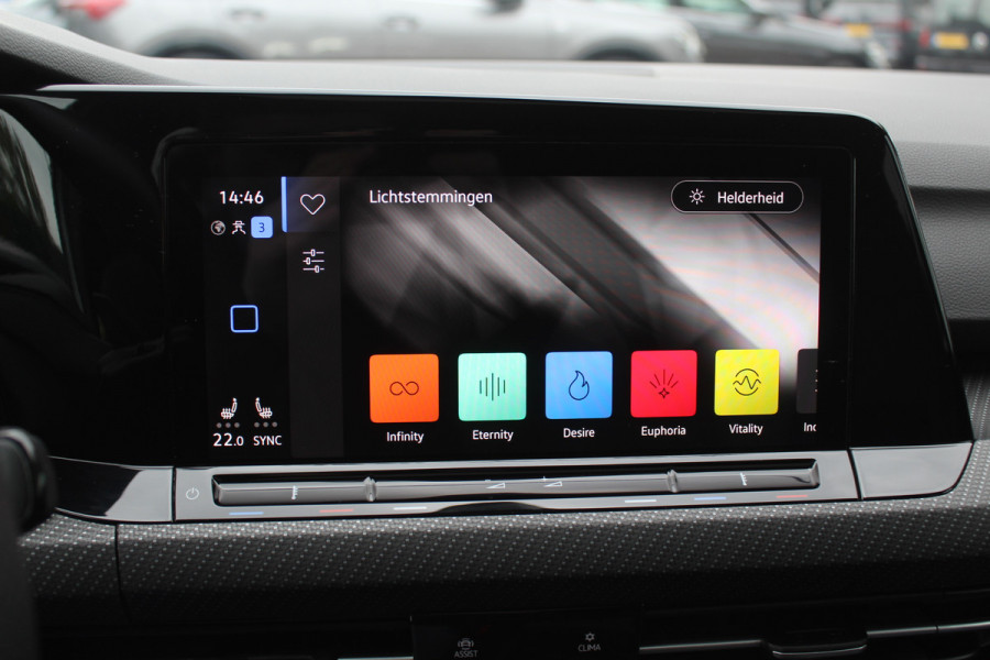 Volkswagen Golf 2.0 TSI R 4Motion / Panoramadak / Camera / Sportuitlaat / 19'' / Matrix LED / Keyless / CarPlay / Stoelverwarming / Dodehoek / DAB / ACC