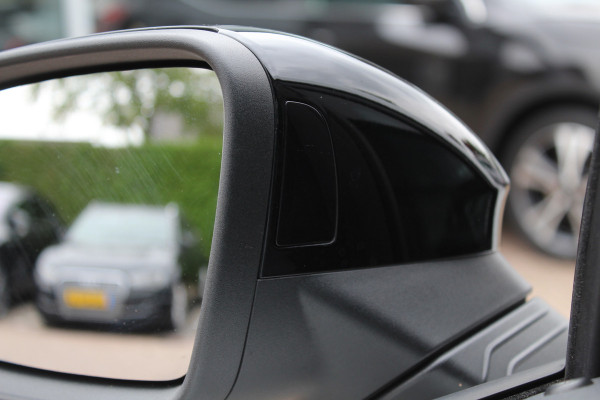 Volkswagen Golf 2.0 TSI R 4Motion / Panoramadak / Camera / Sportuitlaat / 19'' / Matrix LED / Keyless / CarPlay / Stoelverwarming / Dodehoek / DAB / ACC