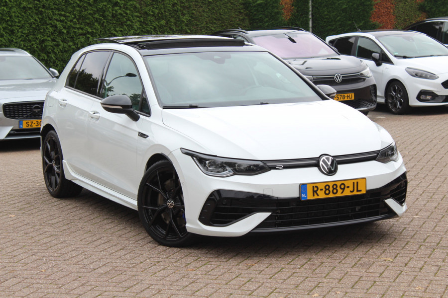 Volkswagen Golf 2.0 TSI R 4Motion / Panoramadak / Camera / Sportuitlaat / 19'' / Matrix LED / Keyless / CarPlay / Stoelverwarming / Dodehoek / DAB / ACC